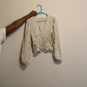 Puff sleeve top in white and black polka dots